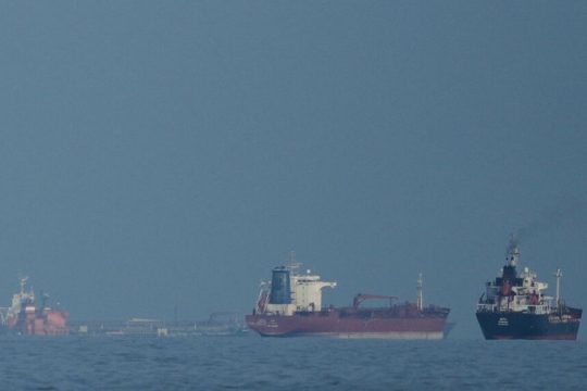 Μέση Ανατολή: «Χτυπήματα» στην εκεχειρία - ΗΠΑ και Ιράν αντάλλαξαν πυρά στα Στενά του Ορμούζ